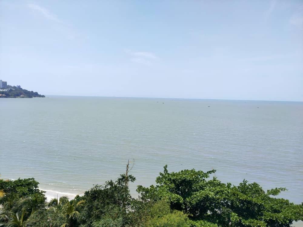 Beachfront Full Sea Penang Tanjung Bungah  Εξωτερικό φωτογραφία